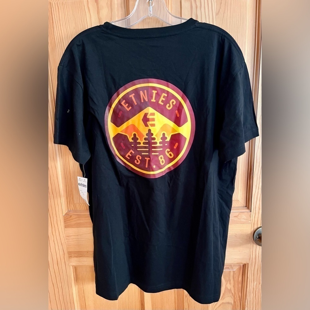 NWT Etnies 3 Pines Skate T-Shirt Large L Black Retro Mountain Back Graphic Tee